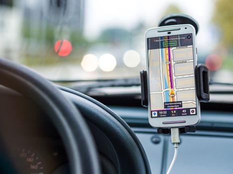 Brzi auto punjač USB-C 65W
